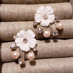Flower Earrings with pearls and sparkle